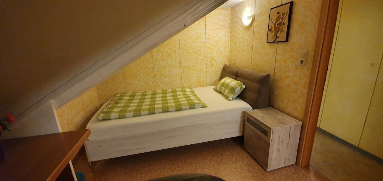 Sonnige Ruhige Dachzimmer Inkl Wifi Plus Kaffee Mit Wg Dusche Und Neuer Kueche Lorrach Exterior photo