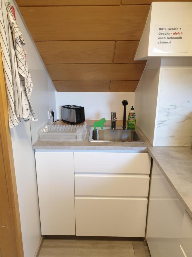Sonnige Ruhige Dachzimmer Inkl Wifi Plus Kaffee Mit Wg Dusche Und Neuer Kueche Lorrach Exterior photo