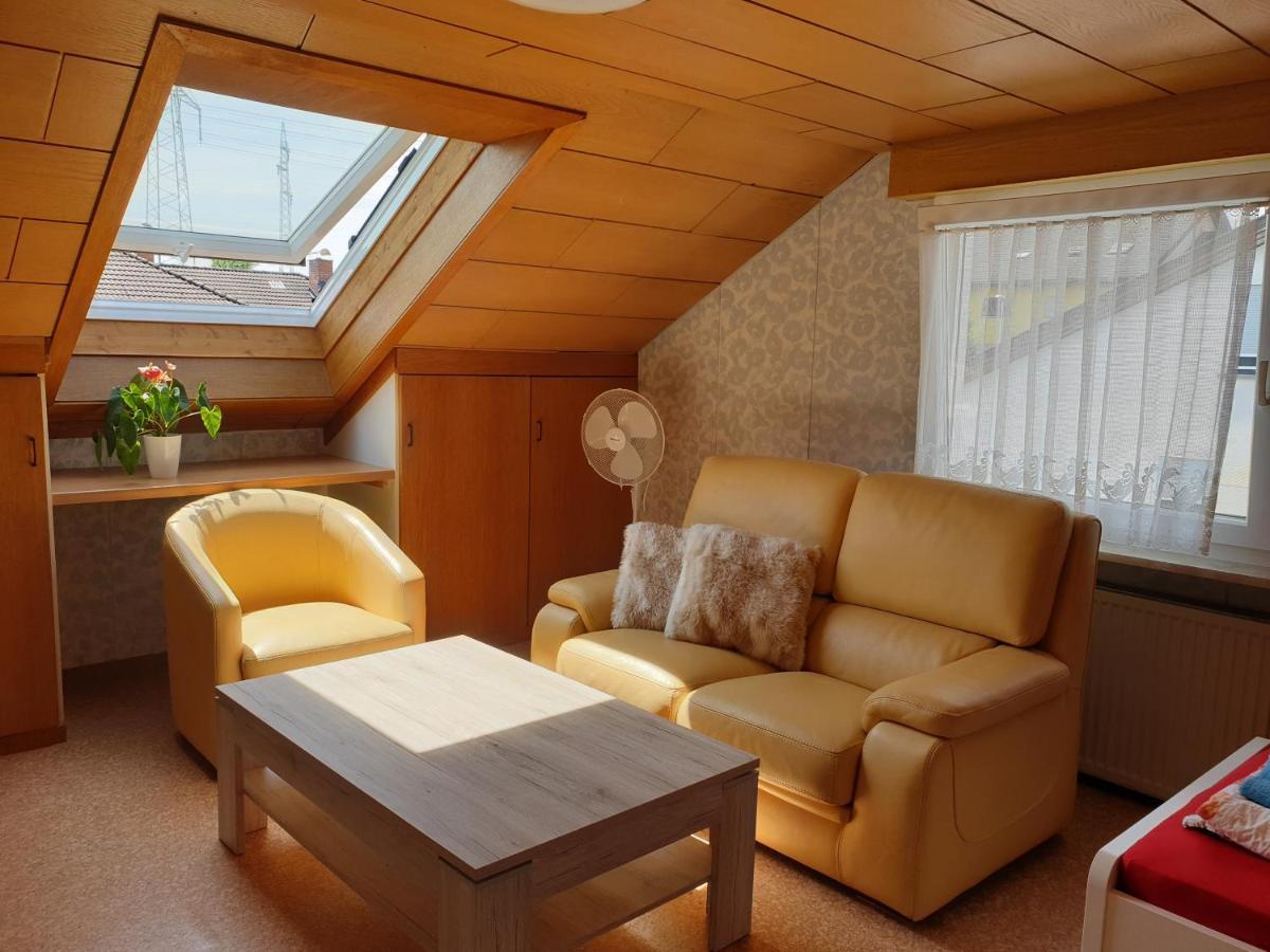 Sonnige Ruhige Dachzimmer Inkl Wifi Plus Kaffee Mit Wg Dusche Und Neuer Kueche Lorrach Exterior photo