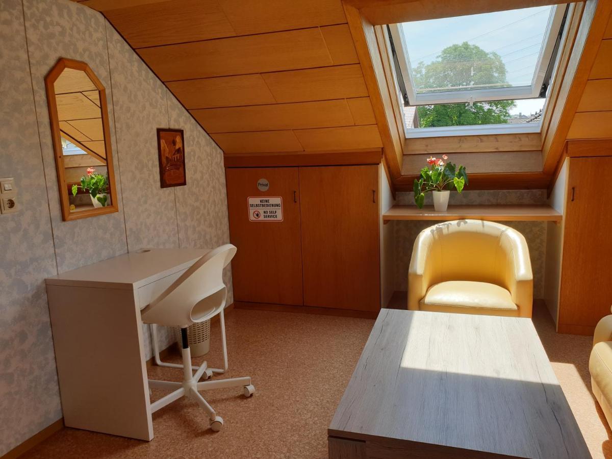 Sonnige Ruhige Dachzimmer Inkl Wifi Plus Kaffee Mit Wg Dusche Und Neuer Kueche Lorrach Exterior photo